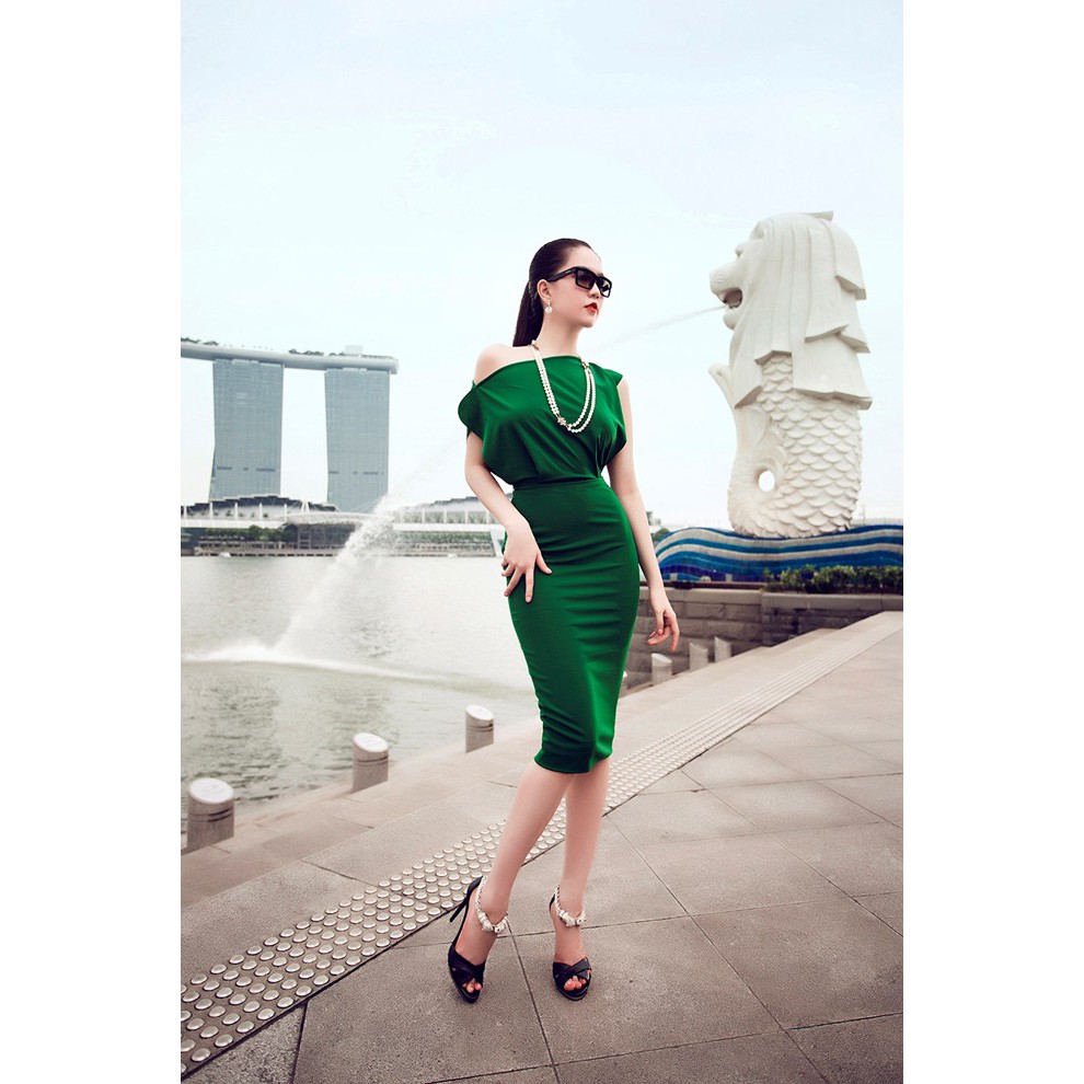 Đầm Ngọc Trinh ôm body kiểu lệch vai sang trọng
