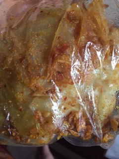 Bánh tráng sate ủ lá chuối