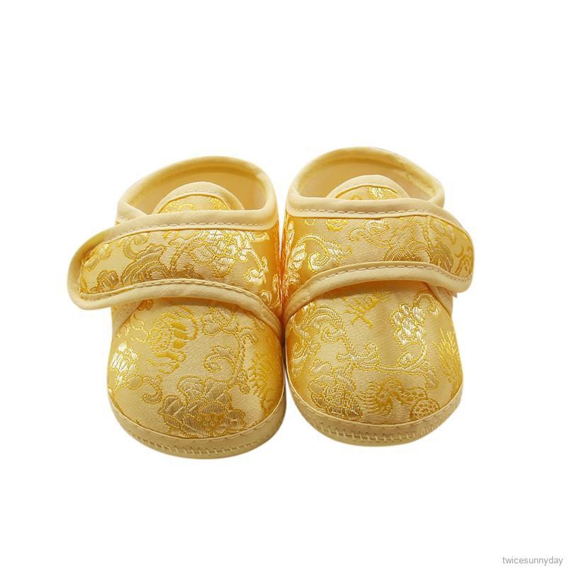 Giày cotton mềm mại thêu hoa đáng yêu dành cho các bé