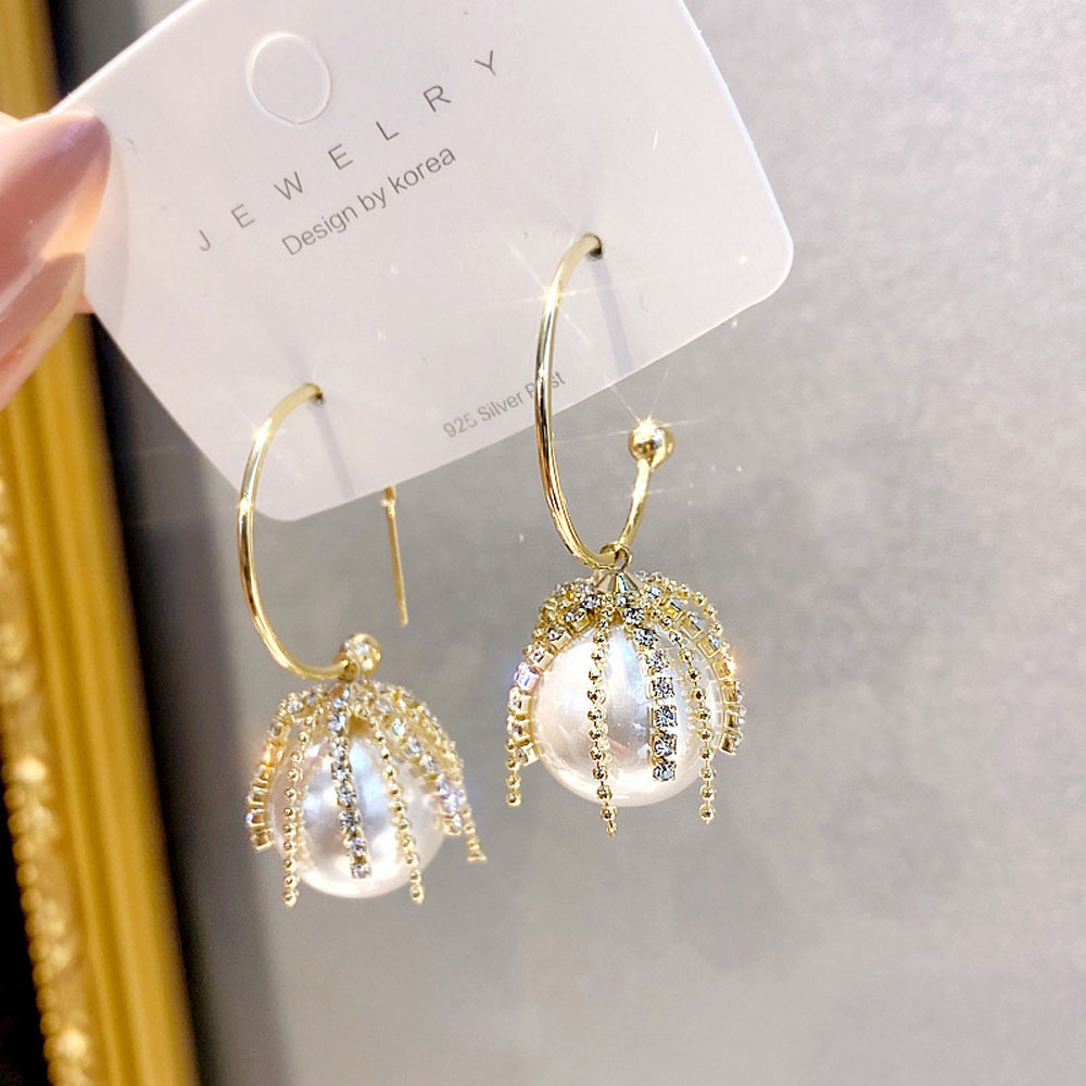 Khuyên tai gắn hạt ngọc trai xinh xắn thời trang