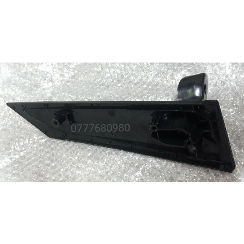 CHÂN KÍNH HẬU TOYOTA INNOVA 2006-2015