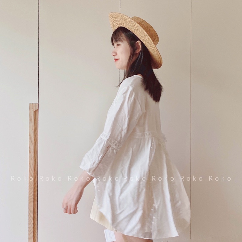 ROKO_ÁO TRẮNG TAY XOÈ-QUẦN SHORT KAKI KEM-CV TRẮNG XẾP LY