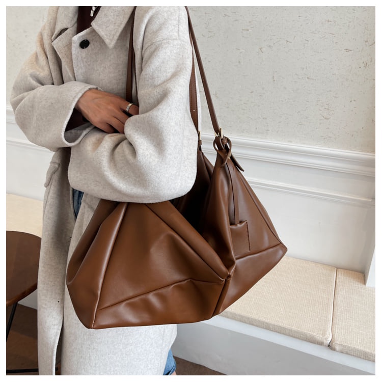 Túi xách trơn form mềm charm hình chữ nhật