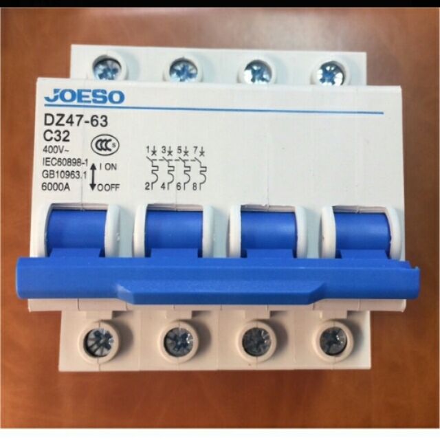 Aptomat DZ47-63 4 pha 600A