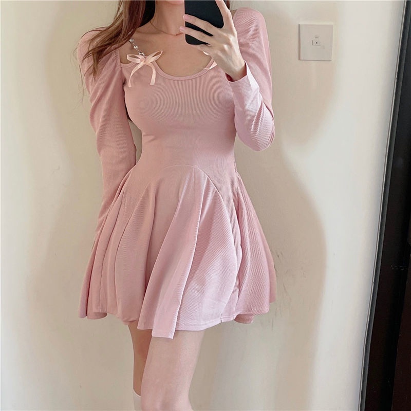 Long sleeved dress women's autumn decoration body temperament short skirt with thin waist and bow design sense, small and fluffy skirt