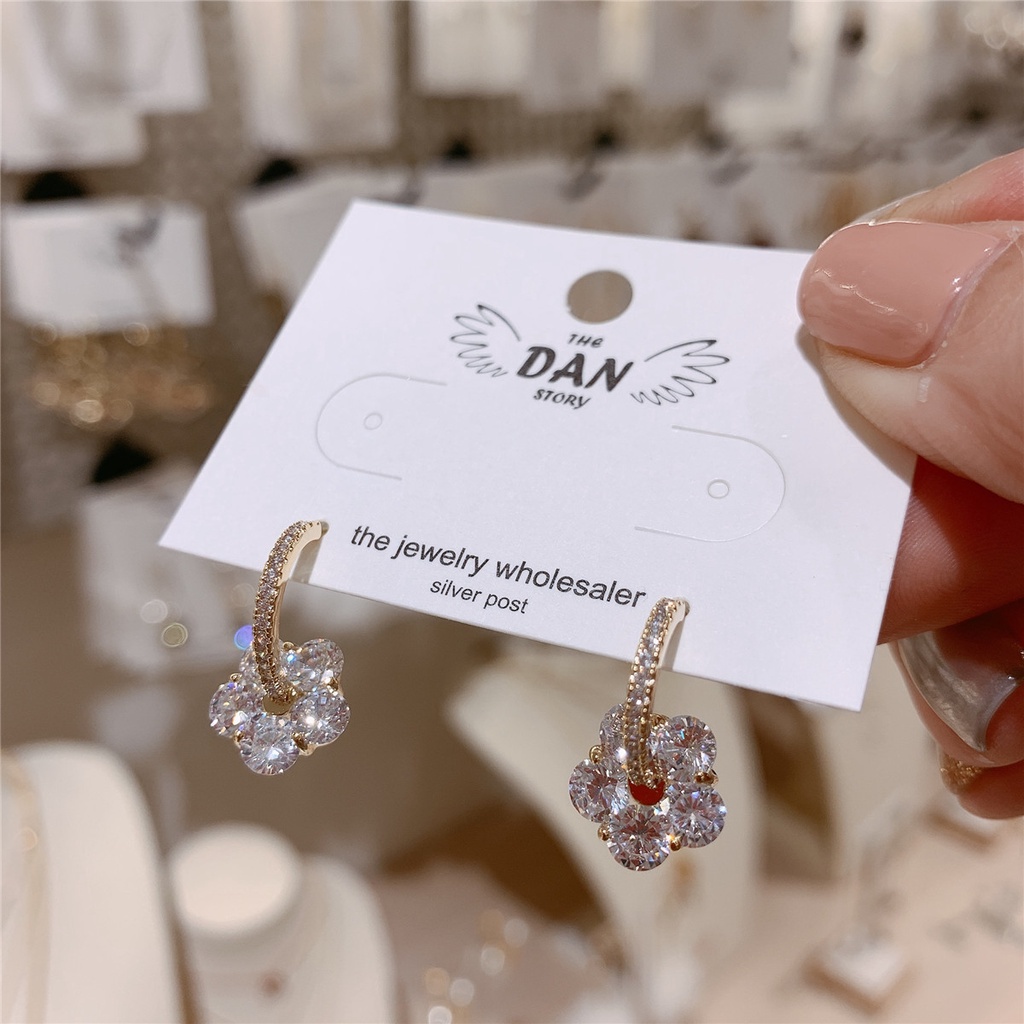 Bông Tai Hình Hoa Mận Đính Đá Zircon Phong Cách Hàn Quốc Cho Nữ