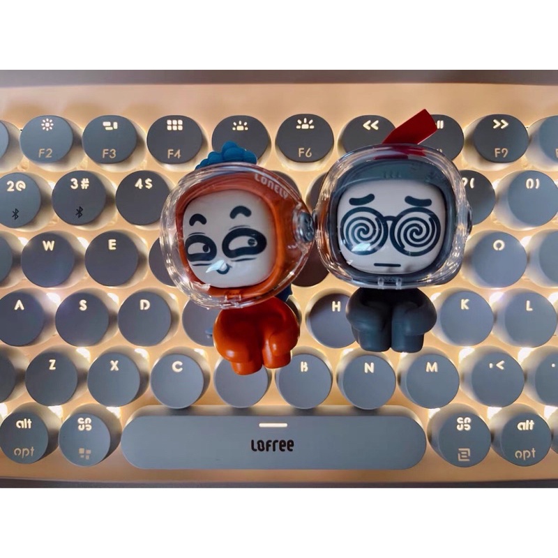 Blind box búp bê trưng bày bàn làm việc, kệ sách bên cạnh bàn phím cơ chính hãng LOFREE siêu đáng yêu