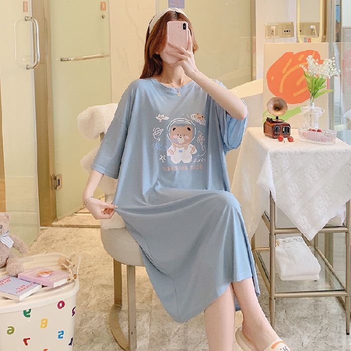 Đầm Suông Váy Suông Form Rộng In Hình Chú Gấu Phi Hành Thơm Tay Ngắn Xẻ Tà Basic Trẻ Trung Tới 70kg TTDS0402