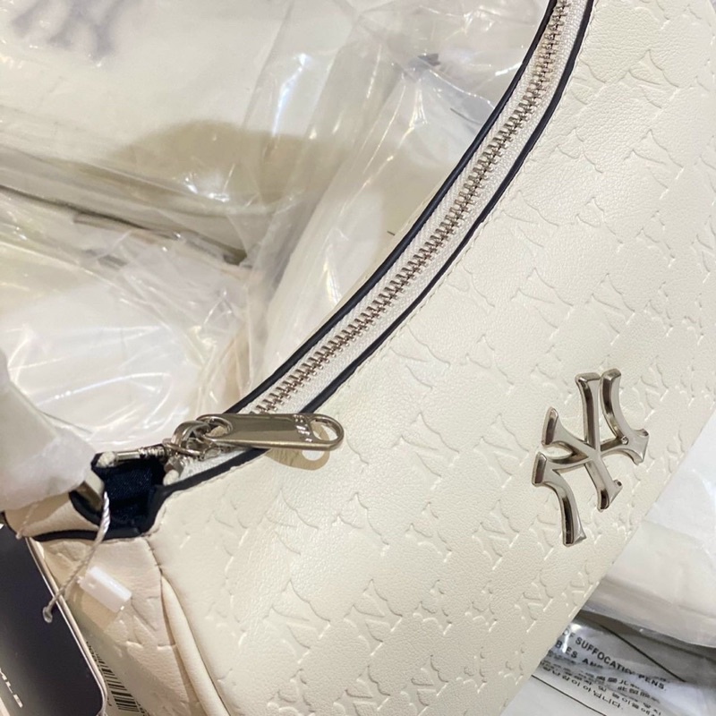 Túi kẹp nách MLB Hono Monogram da bản 2022