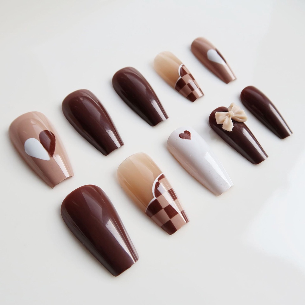 Z-328 Móng Tay Giả Ngắn Hình Bướm Màu Trắng Cà Phê Kẻ Caro