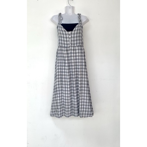 Đầm yếm phom rộng dáng bbd Free size
