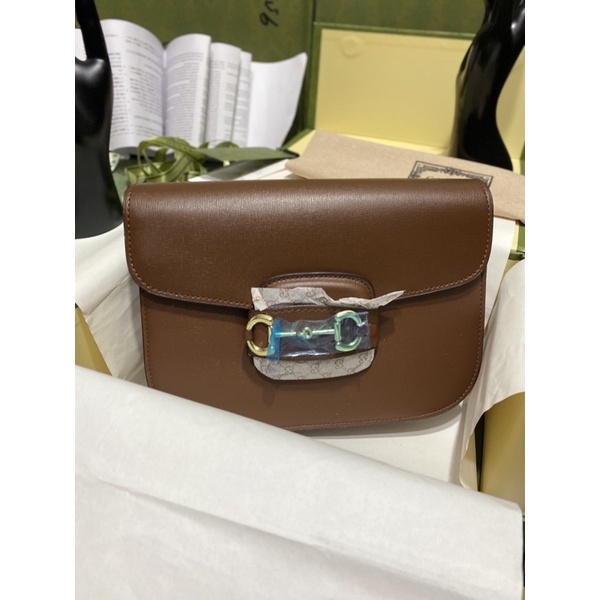 Em túi lv size25cm 3 mầu cực xinh đeo đc 2 mặt lun ạ
