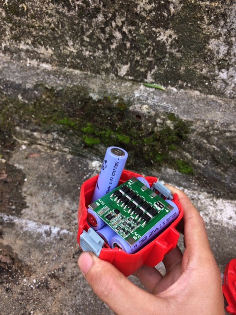 Vỏ pin  hàn sẵn jack sạc và dây nguồn nhét đủ 6 cell/8 cell