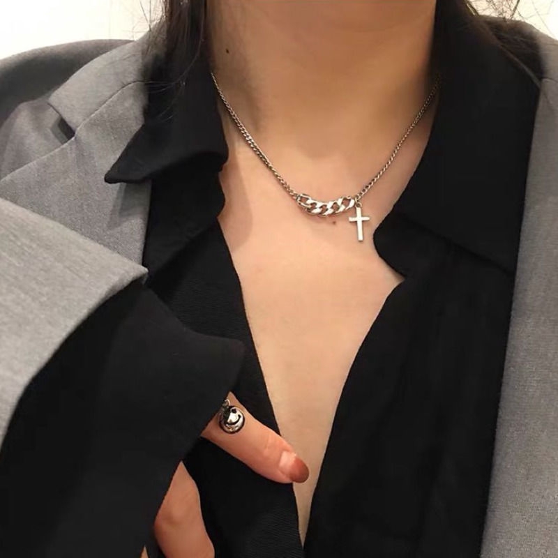 Dây chuyền ngắn mặt thánh giá cá tính dễ phối đồ 22215