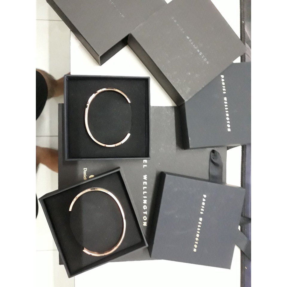 Hộp đựng nhẫn và vòng dw đầy đủ phụ kiện