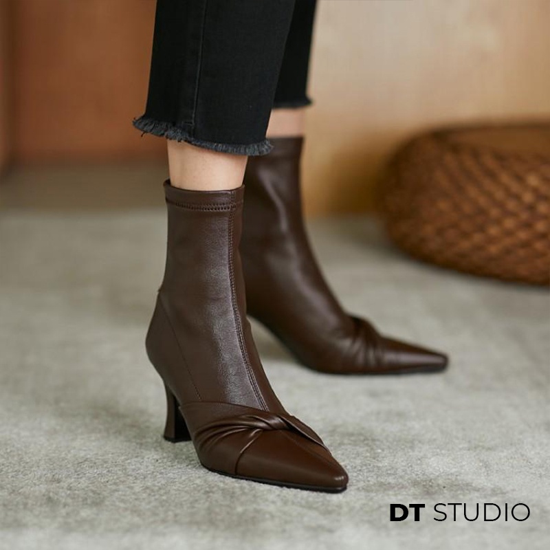 Giày bốt nữ cổ cao mũi nhọn DTSTUDIO gót cao 5cm da PU khoá kéo