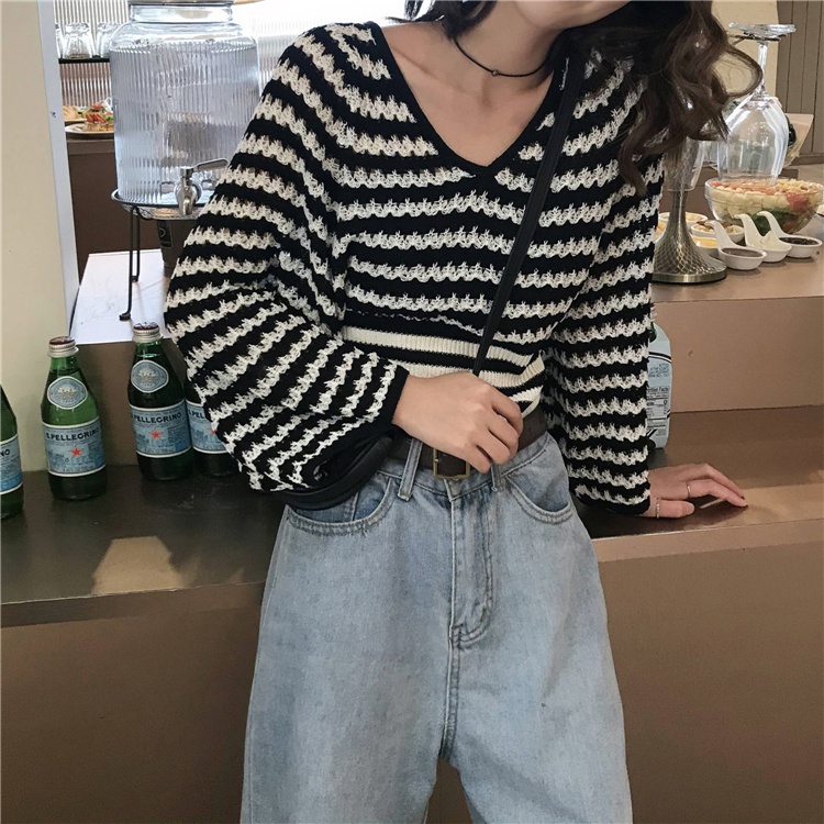 【ZHELIHANGFEI】Áo Sweater Dệt Kim Tay Dài Cổ Chữ v Ngắn Kẻ Sọc Có Hương Thơm Phong Cách Mới Cho Nữ