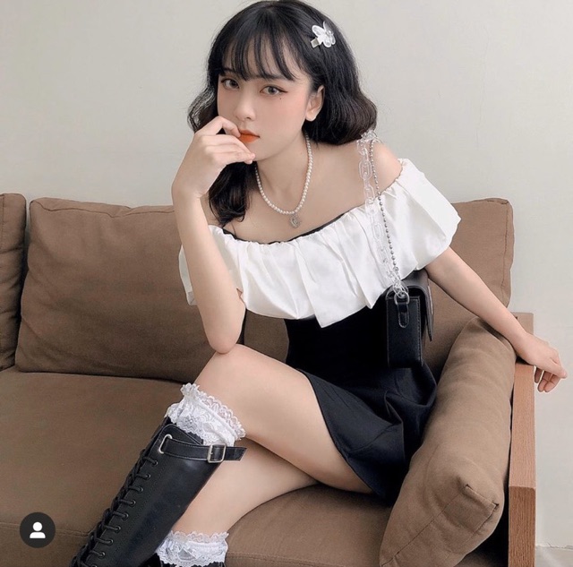 Đầm đen xoè trễ vai phối trắng