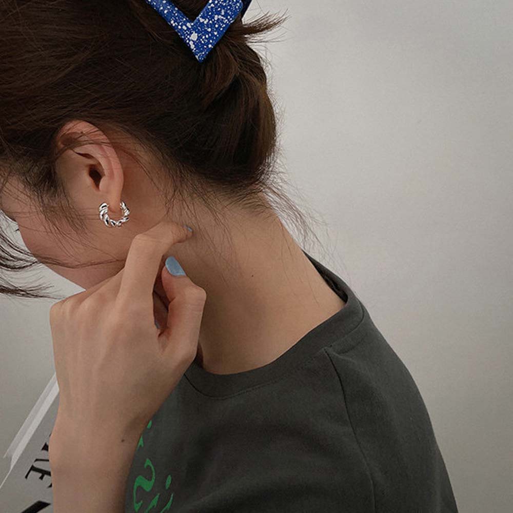 Khuyên Tai Dạng Xoắn Bằng Kim Loại Phong Cách Cổ Điển Đơn Giản Thời Trang Cho Nữ