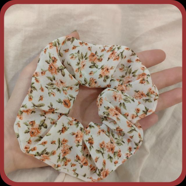 Cột tóc vải phong cách vintage siêu dễ thương - Scrunchies họa tiết hoa nhí xinh lung linh