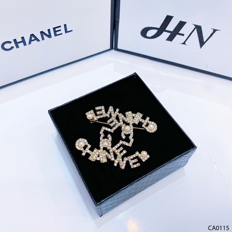 cài áo chanel