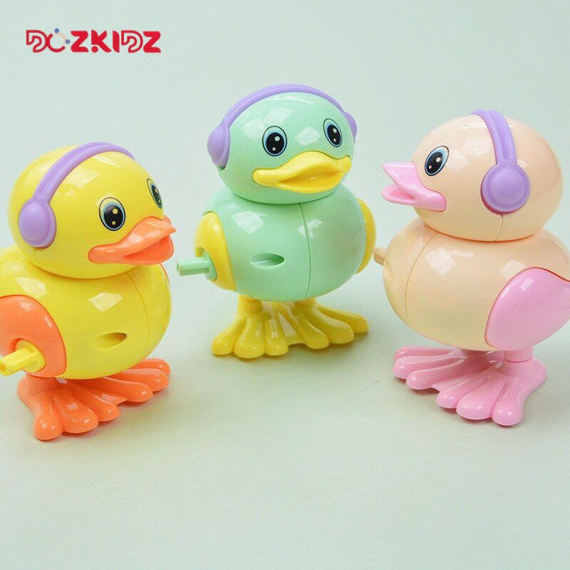 Đồ chơi con vịt chạy cót ngộ nghĩnh cho trẻ từ 6 tháng tuổi trở lên – Dozkidz