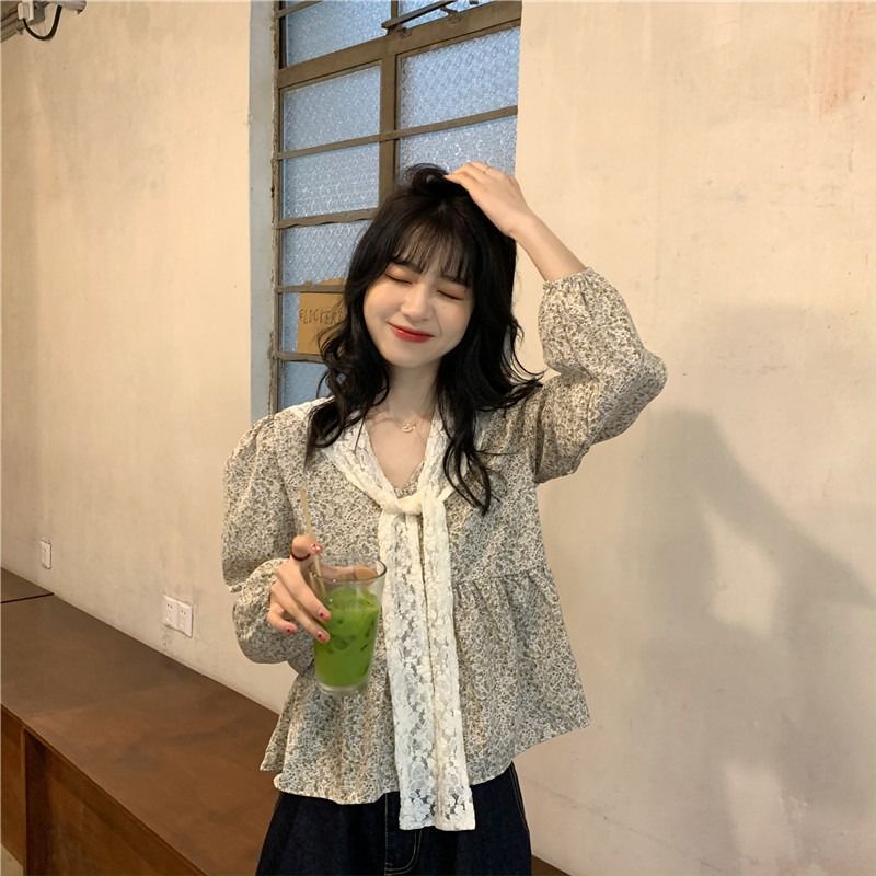 Áo Sơ Mi Hoa Cổ V Dáng Rộng Phối Ren Thời Trang Mùa Hè 2022 Dành Cho Nữ