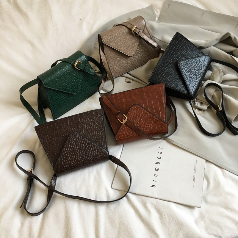 Túi đeo chéo vân da cát xấu nắm cắt V cá tính H022