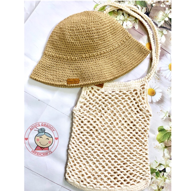 Combo mũ túi và heo mũ đỏ quần vàng