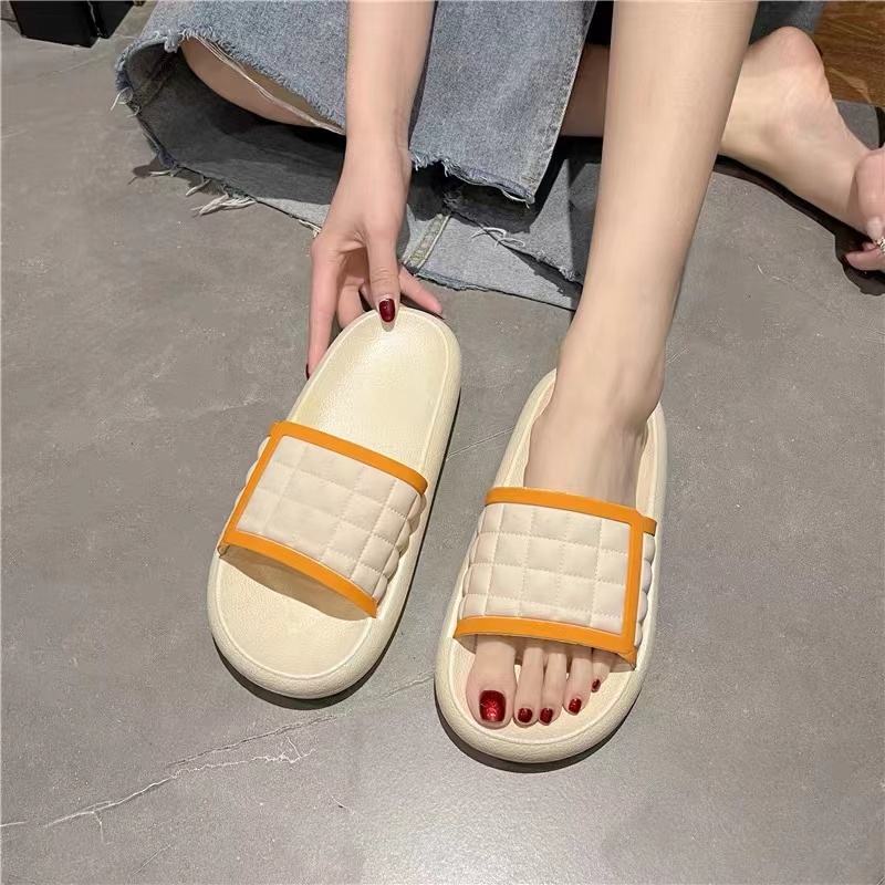 Dép quai ngang nữ kẻ viền caro đế bánh mỳ mẫu mới năm nay