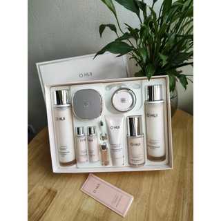 Bộ dưỡng Ohui hồng Miracle Moisture tặng phấn