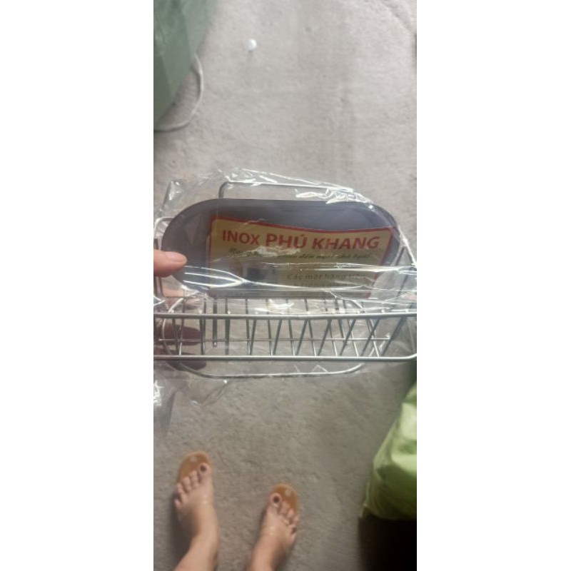 GIÁ ĐỂ ĐỒ  RỬA CHÉN , BÁT  INOX 304 DÁN TƯƠNG CÓ KHAY HỨNG NƯỚC