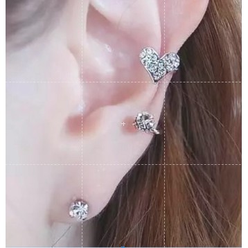 Bông tai gồm 1 chiếc đeo 1 chiếc kẹp 2203