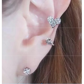 Bông tai gồm 1 chiếc đeo 1 chiếc kẹp 2203