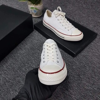 Giày sneaker vải cao cổ, thấp cổ