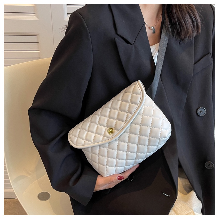 Túi Đeo Chéo Ngực Hình Thoi Nhỏ Xinh Thời Trang