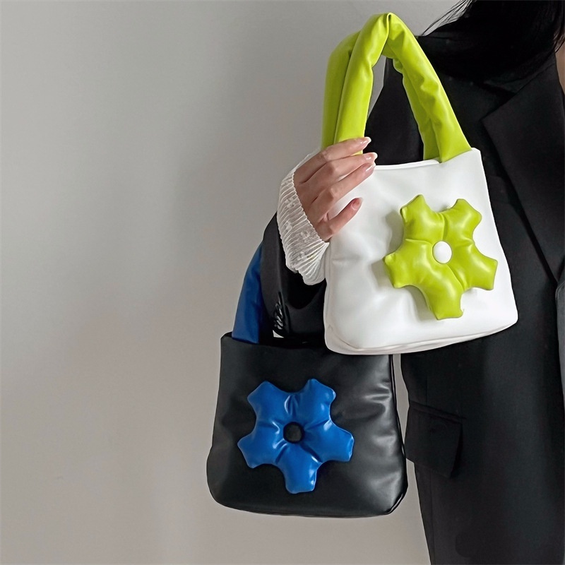 Túi Đeo Chéo Mềm Mại Hình Hoa Nhỏ Màu Xanh Dương Dễ Thương Cho Nữ