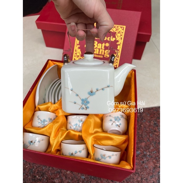 HỘP XI ĐỎ ĐỰNG ẤM CHÉN LÓT LỤA VÀNG