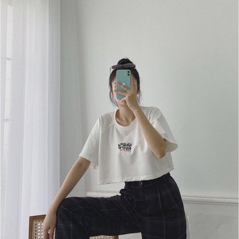 Áo croptop chữ Hàn