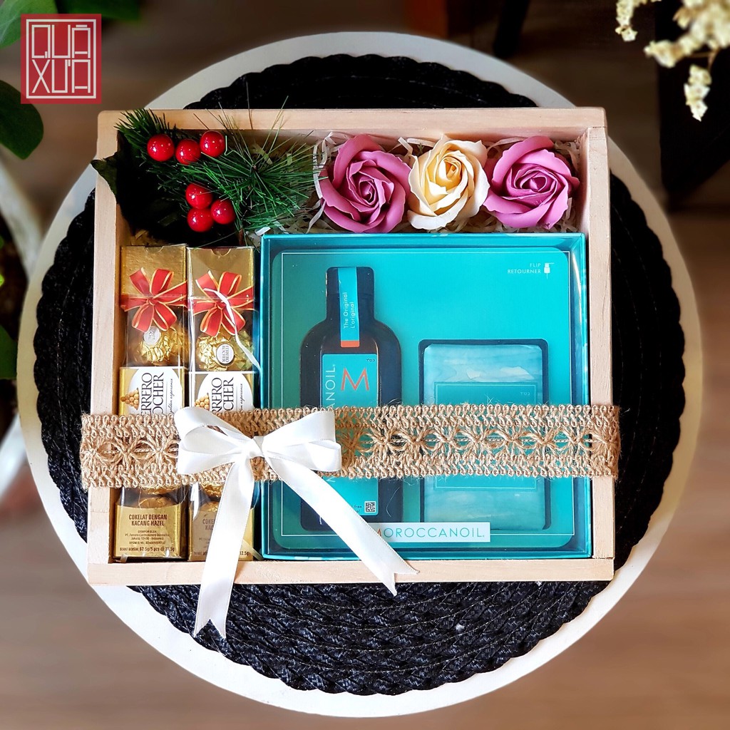 SET QUÀ 8/3, QUÀ SINH NHẬT, QUÀ TẶNG BẠN GÁI hoa hồng và socola Rocher hộp 5 viên, tinh dầu dưỡng tóc và xà phòng tắm