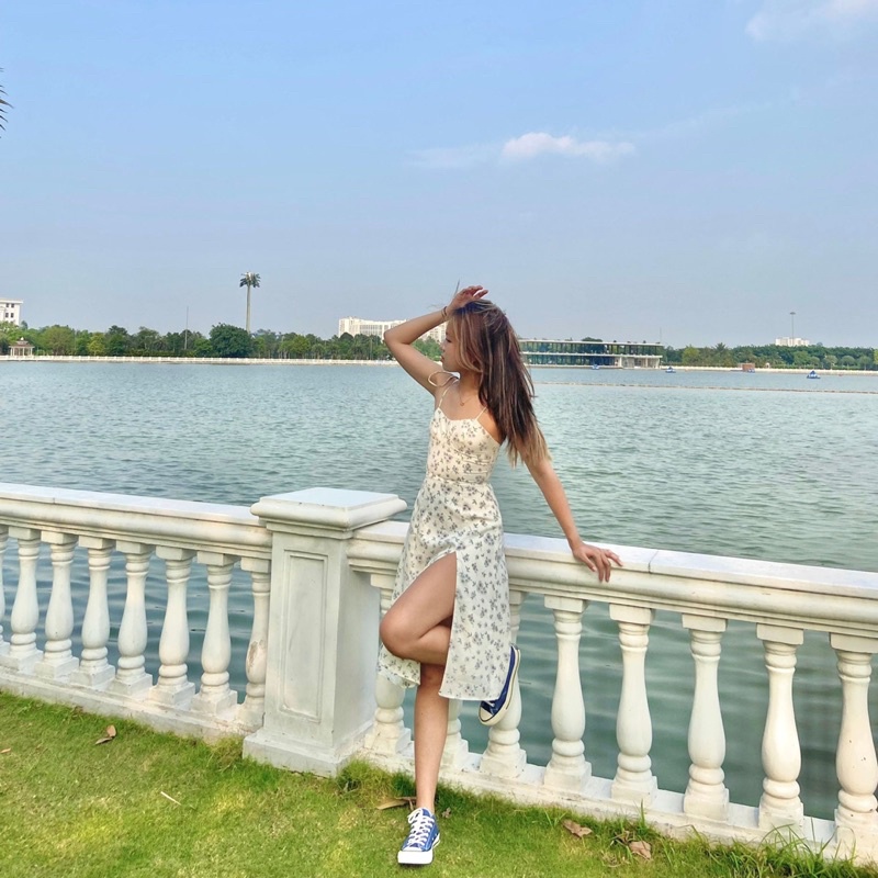 Váy lụa dài qua gối hai dây mảnh hở lưng họa tiết hoa nhí xanh CAN I HAVE THIS DANCE