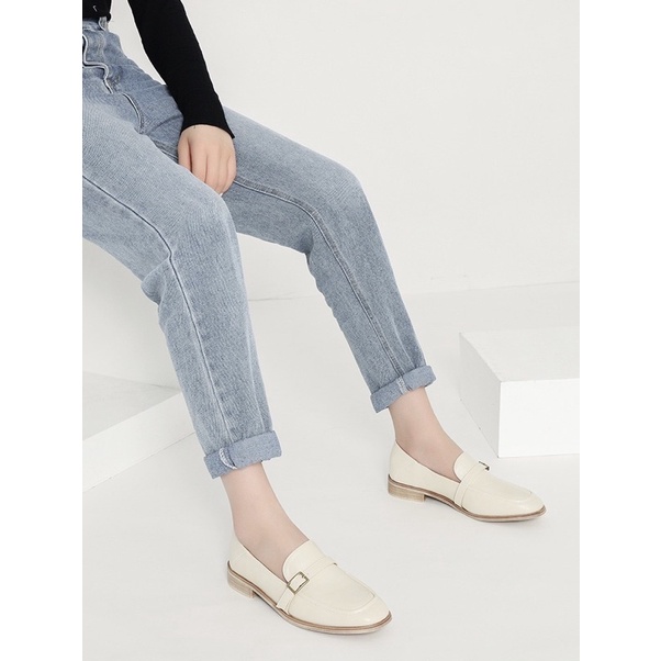 Giày loafer da mềm gắn khuy vuông