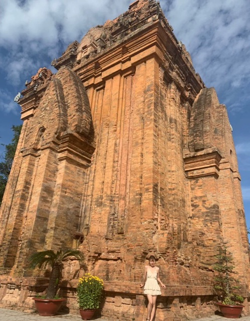 Váy 2 dây chấm bi