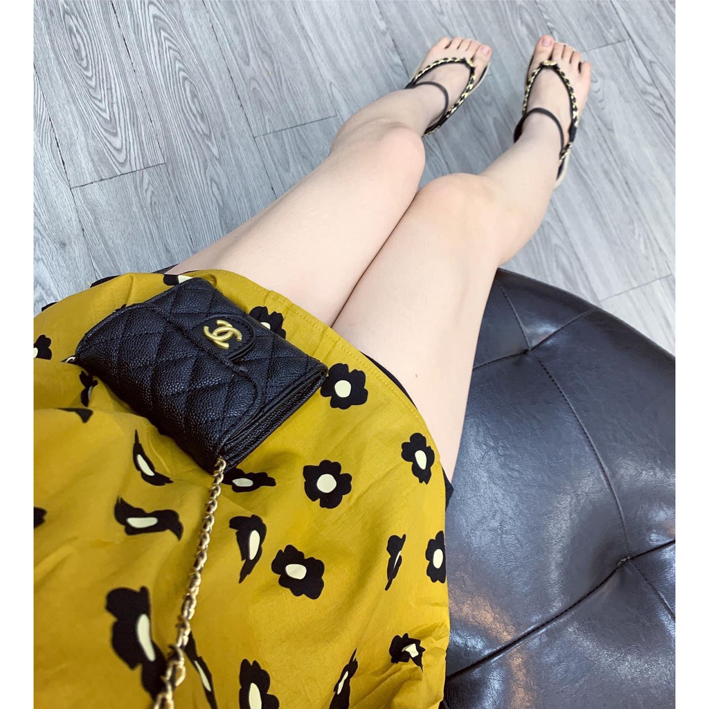 Set Trễ Vai Hoa Cúc Vàng Mix Quần Sooc Đùi