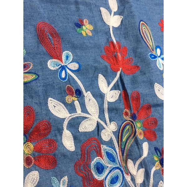 Áo thêu hoa xẻ tà thổ cẩm Made in Thái Lan