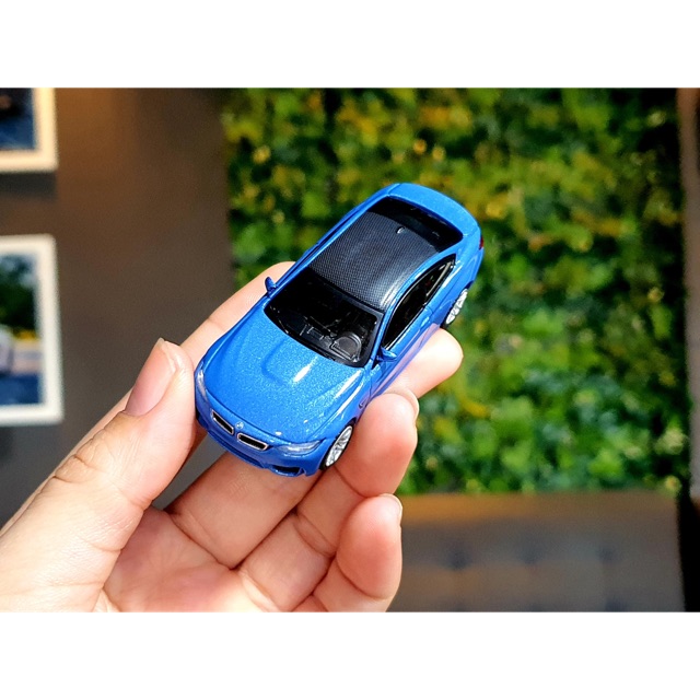 Xe Mô Hình BMW M4 (F82) Yas Marina 1:64 MiniGT ( Xanh Dương )