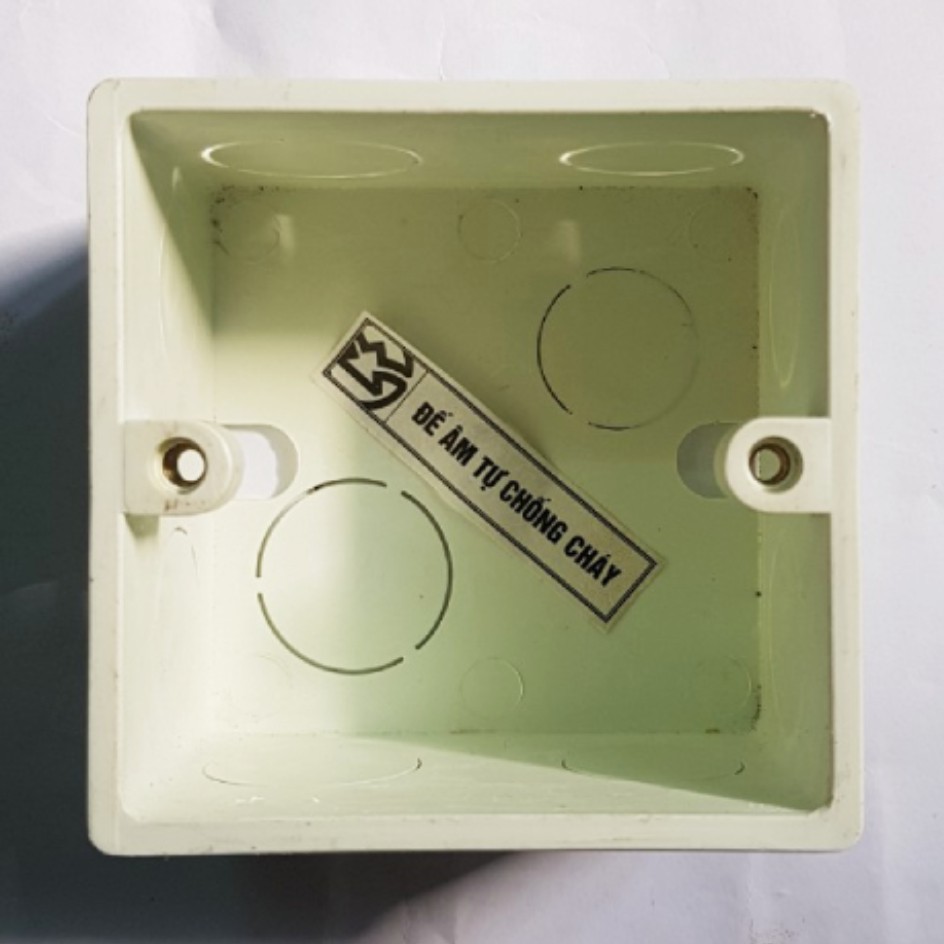 Bộ 4 đế âm tự chống cháy SINO dùng cho các mặt ổ cắm vuông loại sâu 72*72*42 mm