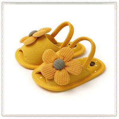 Giày tập đi hoa mai cho bé