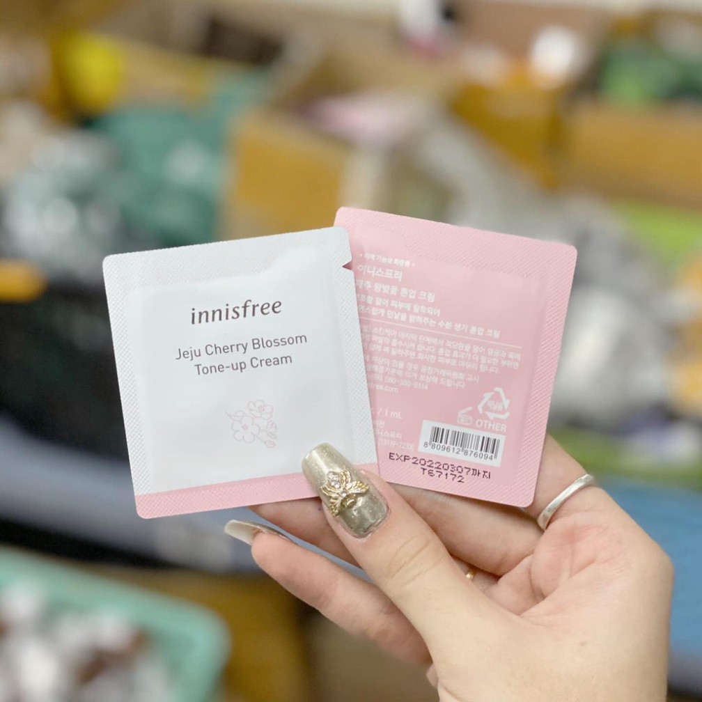 SAMPLE - Kem Dưỡng Trắng Nâng Tone Da Tức Thì Innisfree Jeju Cherry Blossom Tone Up Cream  - enshopvn.com