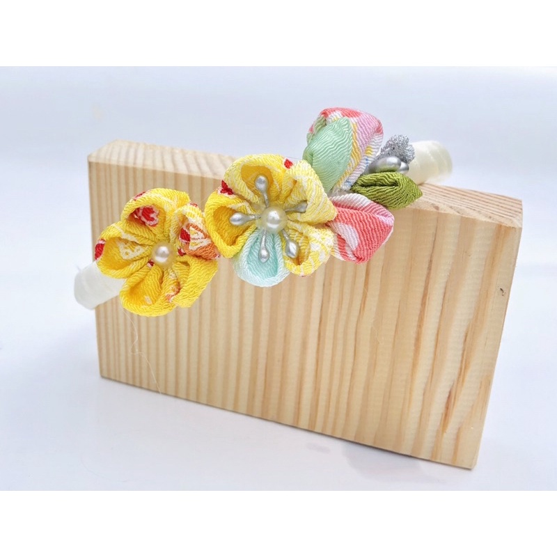 Cài tóc Kanzashi cho bé gái